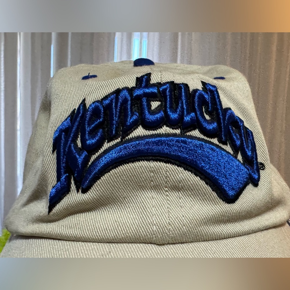 Kentucky Wildcats The Game Adjustable Hat/Cap vintage 1995 one size feet most